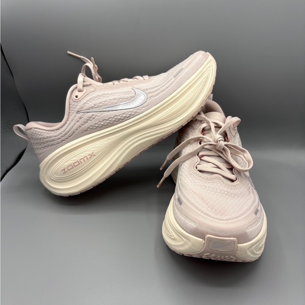 Size 8.5 - Nike Vomero Plus Silt Red/Chalk/Red Stardust/Platinum Violet W